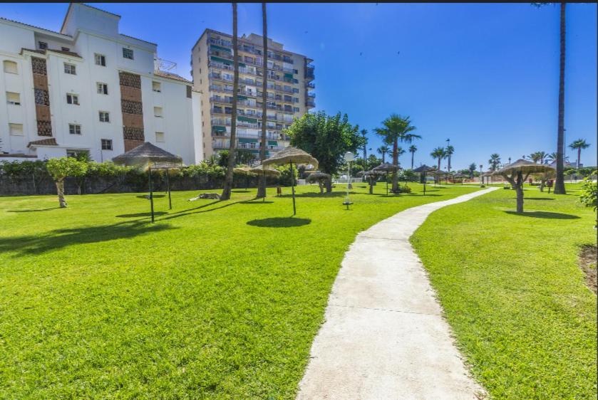 Apartamento En Benalmadena, Primera Linea De Playa Exterior foto